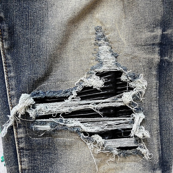 Amiri Distressed Washed Jeans - Picture 3 of 6